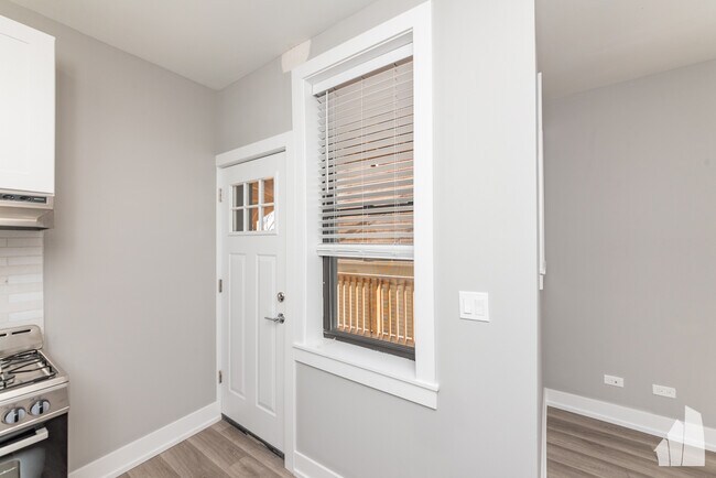 Photo - 3929 N Janssen Ave Unidad #1E