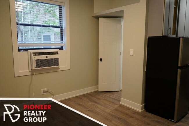 Photo - 505 W Belmont Ave Unit 6F