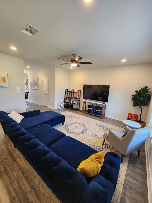 Photo - 10603 Whitejacket