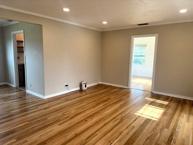 Photo - 221 E Griffith Way