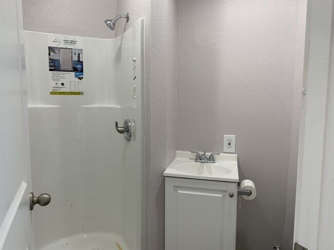 bathroom - 822 E Ocean Blvd Unit 10
