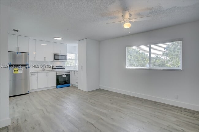 1335 NE 5th St Unit 3