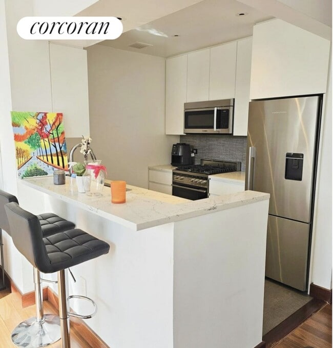 Photo - 305 E 63rd St