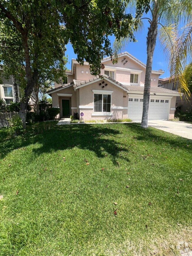 Building Photo - Spacious 6-Bedroom Home with Loft in Prime...