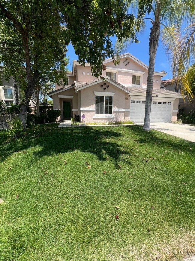Spacious 6-Bedroom Home with Loft in Prime... - Spacious 6-Bedroom Home with Loft in Prime...