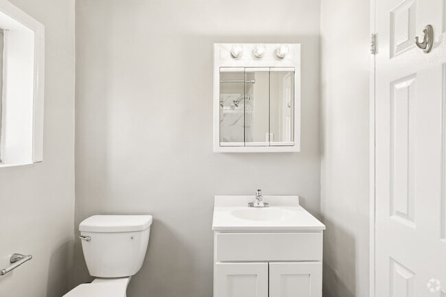 Studio - 346SF - Bathroom
