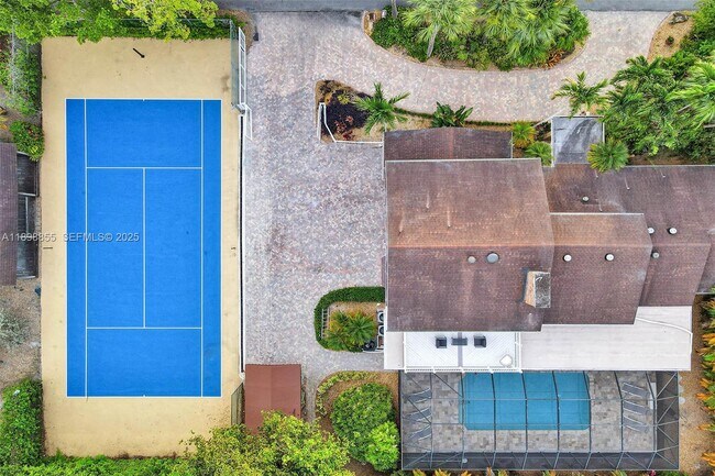 Building Photo - 2120 SW 28th Way