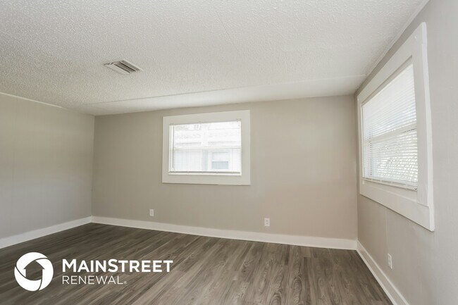 Photo - 2539 Kingston St S