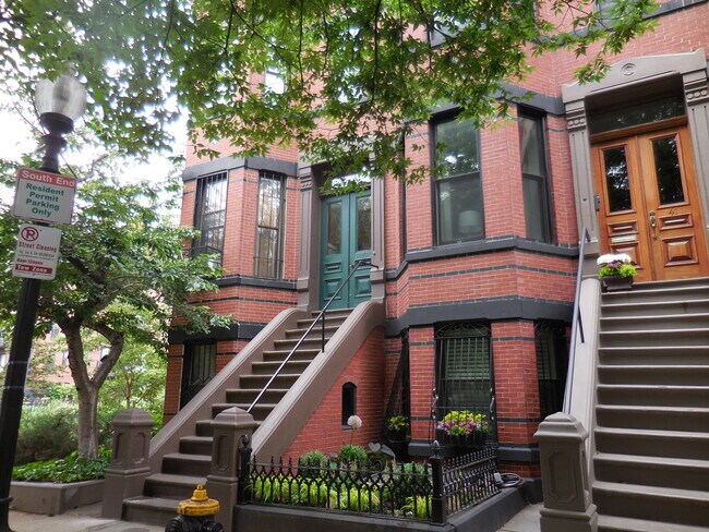 43 Braddock Park Unit 2