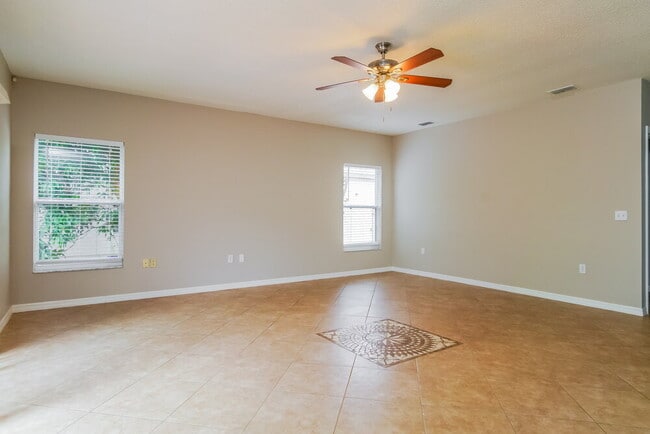 Photo - 304 Michigan Ln