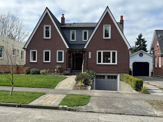 Building Photo - Admiral District~West Seattle Home