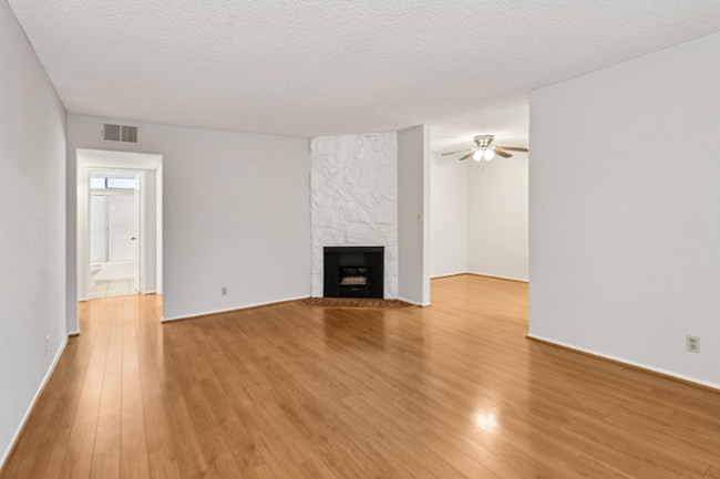 Photo - 725 E Providencia Ave Apartamento Unidad 109