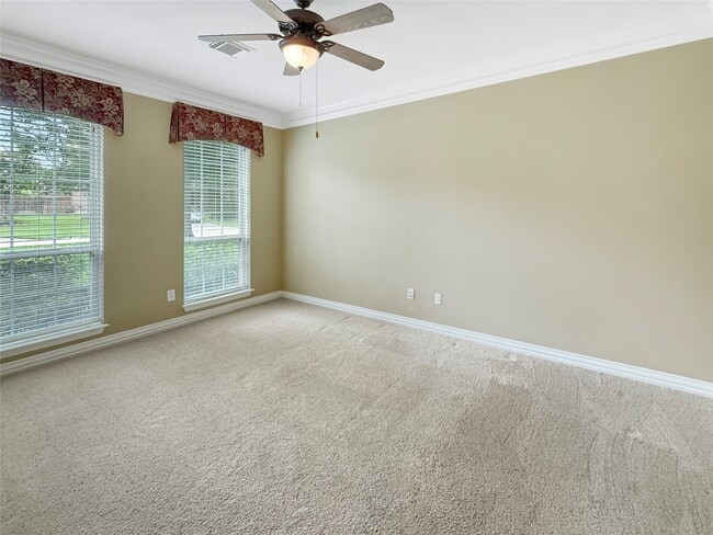 Building Photo - 110 W Lansdowne Cir Rental