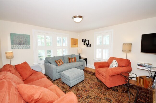 Photo - 150 Hubbard St