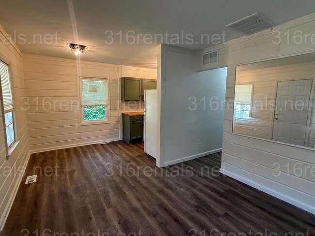 Photo - $995 - 3 bedroom / 1 bathroom - Single Family Home *COMING SOON*