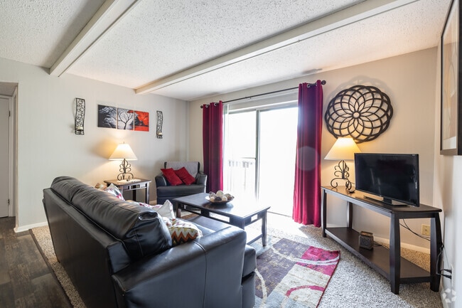 1BR, 1BA - 715SF - Living Room