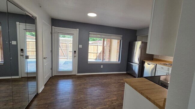 Photo - 2240 Colony Ct
