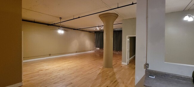 Open Living Area - 1709 Washington Ave Unit 600