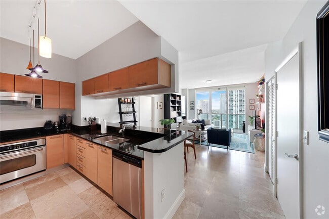 Building Photo - 31 SE 5th St Unit 3819 Rental