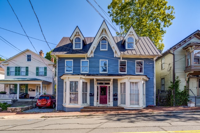 Photo - 206 Loudoun St SW Unit 4