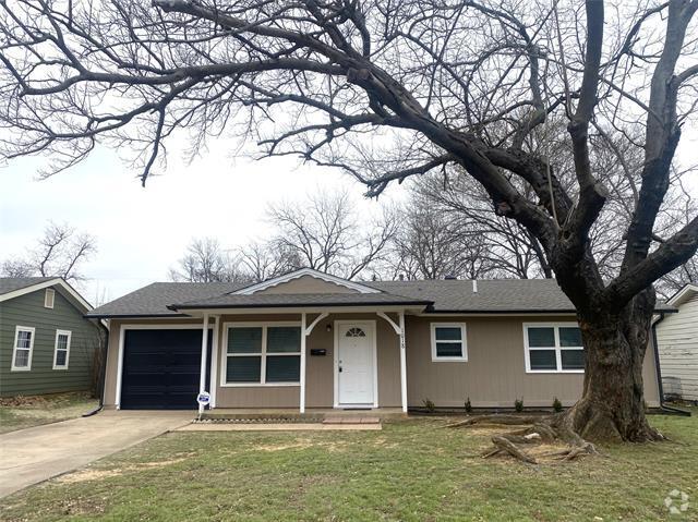 Building Photo - 1018 Harris Dr Rental
