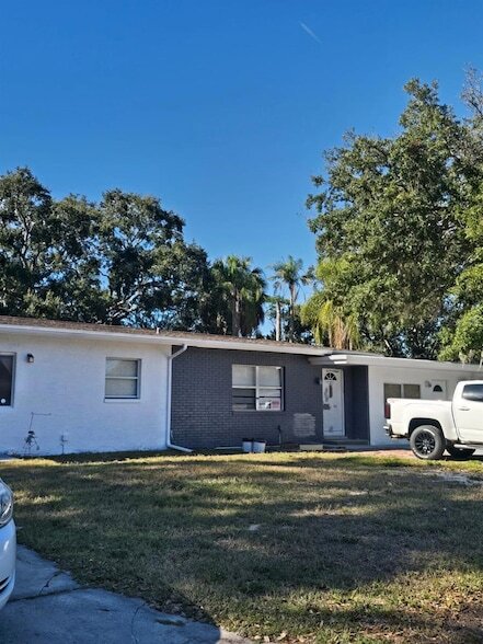 Photo - 1813 Hacienda Way