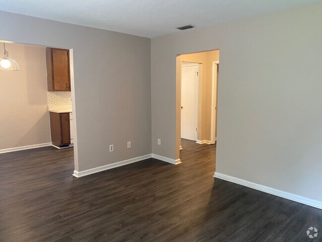 Building Photo - Two Bedroom Apartment on Blairstone Road