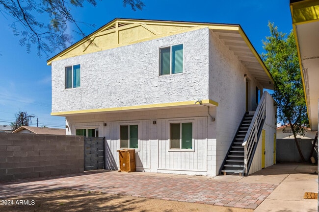 Building Photo - 3016 N 37th St Unit Apt 6