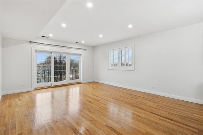 Photo - 6436 N Lehigh Ave Unit 3S