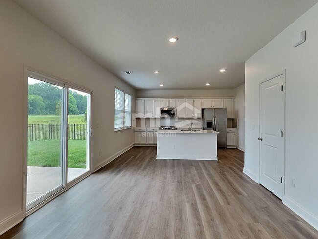 Photo - 419 Golden Maple Pl