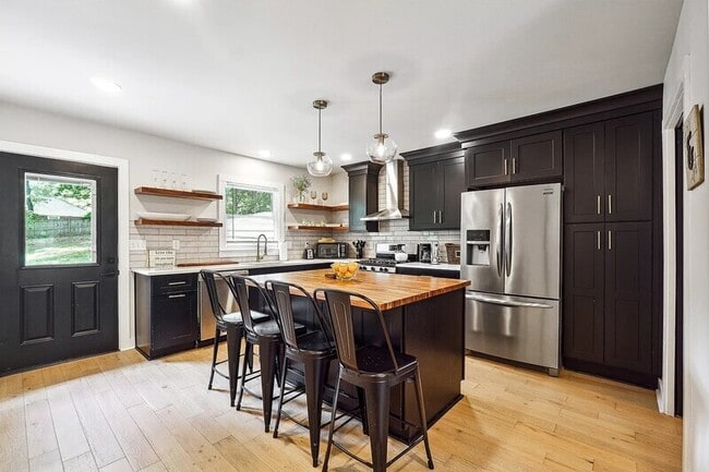 Photo - 2450 Hillcrest Dr