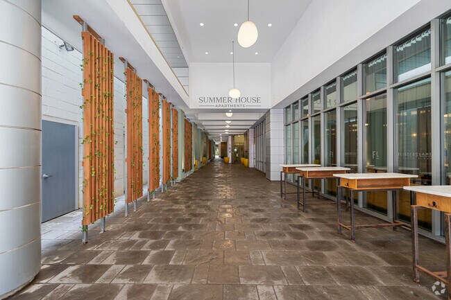 The Summer House - Entrance - Summer House Apartments