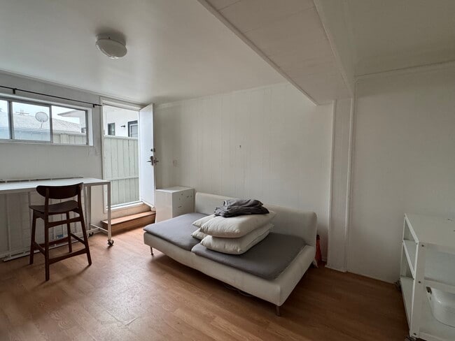 Building Photo - 4208 Highland Ave Unit 4208 REAR Rental