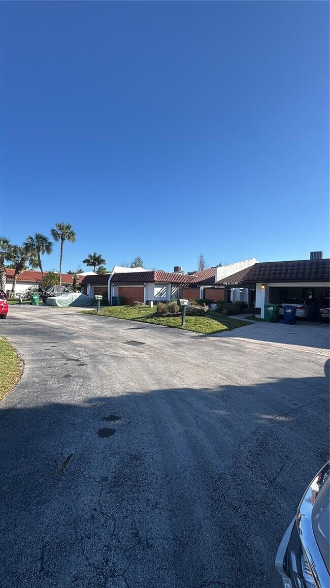 Photo - 534 NE 195th St