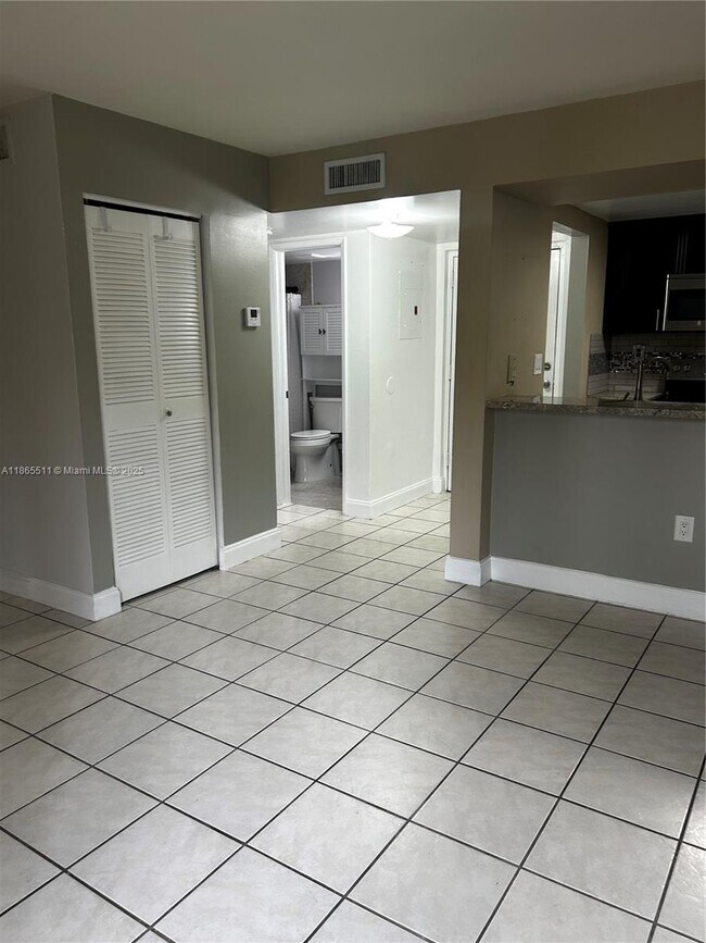 Photo - 7035 NW 186th St Unidad D107
