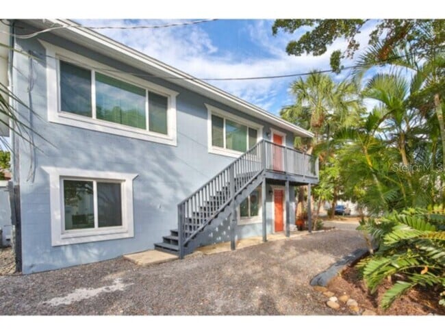 Building Photo - 422 Julia Pl Unit C Rental