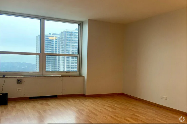 Building Photo - 1 bedroom in Chicago IL 60613 Unit 19H Rental