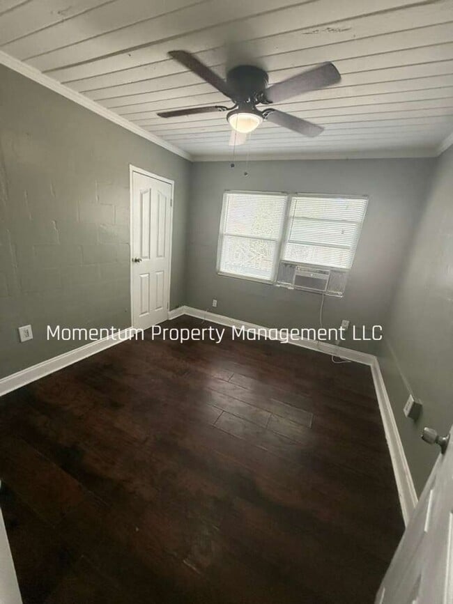 Photo - Cute 2/1 Duplex in Ybor City! Ask about our specials!! Apply for FREE This Holiday Season! Unit B