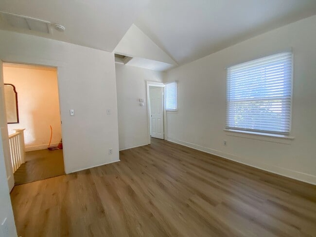 Photo - 125 W Micheltorena St Unit B