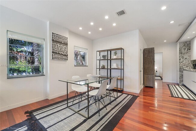 Building Photo - 1057 15th St Unit 24