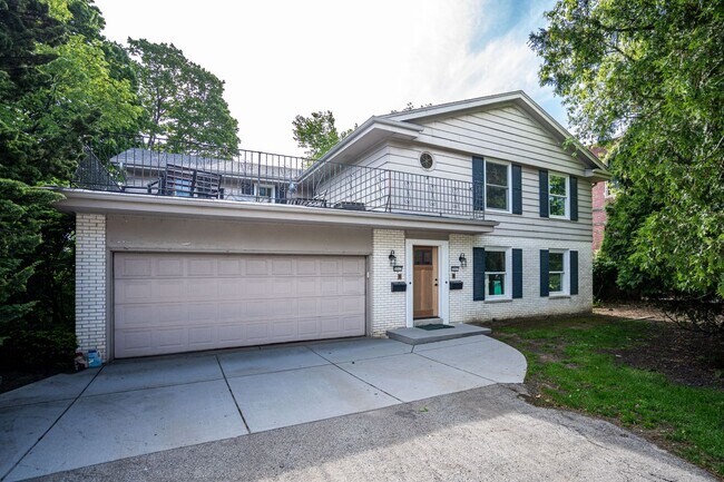 Photo - LIVE ON LAKE MICHIGAN IN THIS SPACIOUS CONDO!