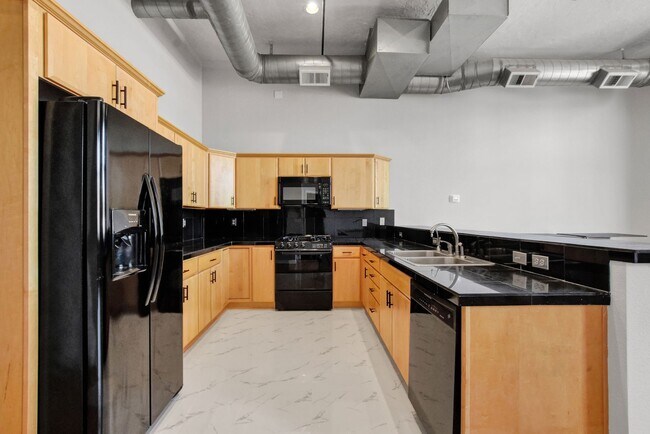 Building Photo - One-of-a-Kind Tejon Street Condo in Unbeatable Location! No Utility Setup Required!