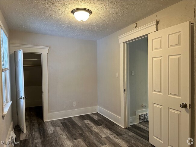 Building Photo - 475 Crouse St Rental