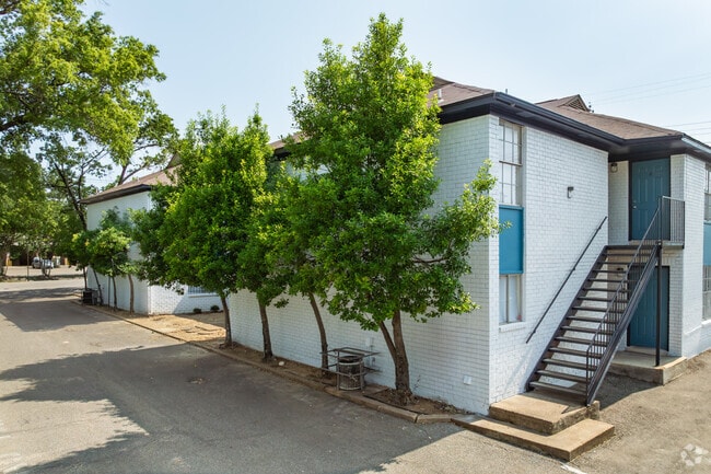 Photo - University Crossings