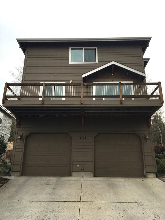 Building Photo - 1761 Unit 1