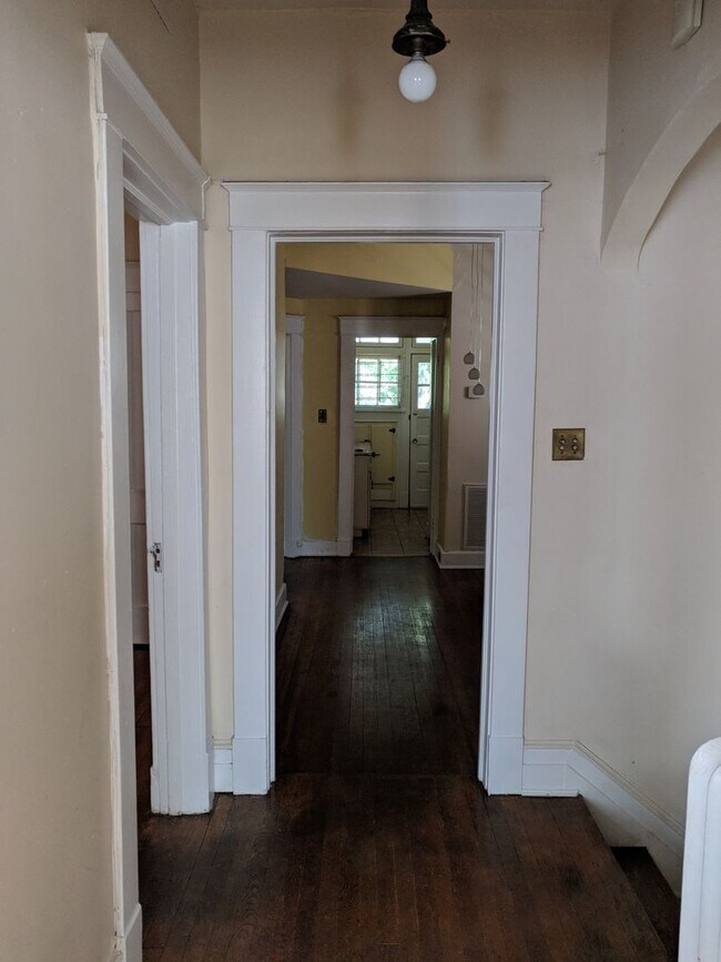 Photo - 118 S Colonial Ave Unit Upper Flat