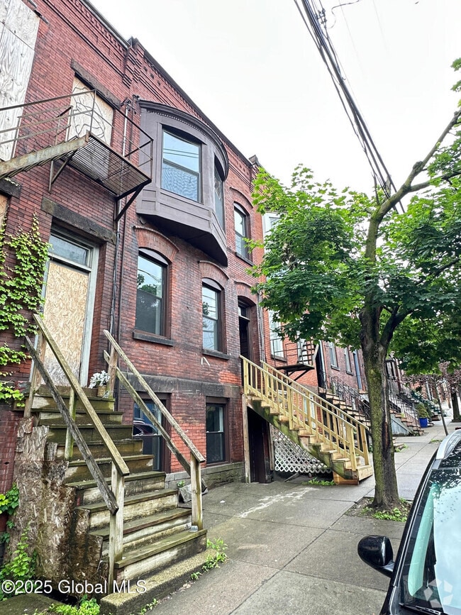 Building Photo - 154 Lark St Unit 1 Rental