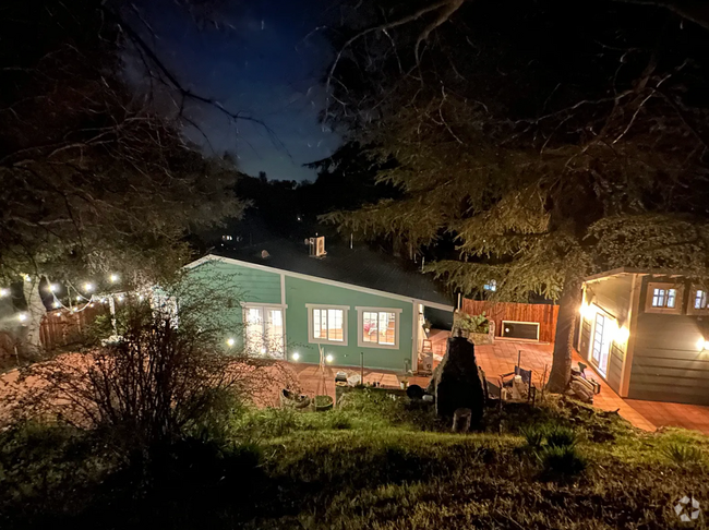 Building Photo - 1501 Old Topanga Canyon Rd Rental