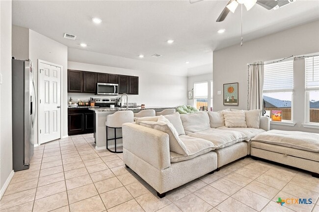 1261 Lindsey Dr