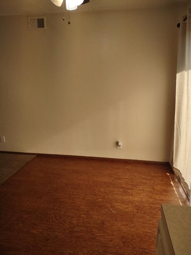 Photo - 4715 SE Adams Blvd